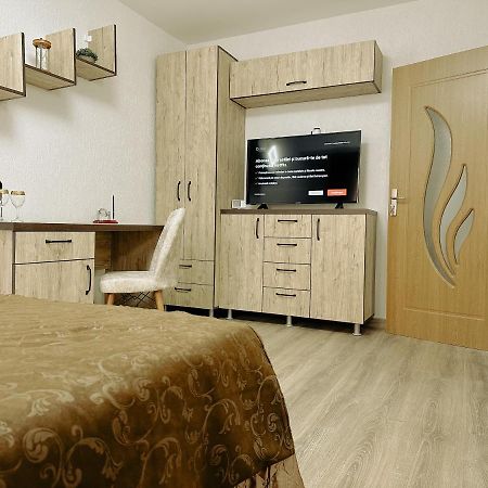 Studio 63 Petroşani Екстериор снимка